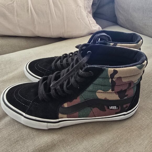 Vans Sk8 Hi Camo Canvas Black High Top Sneakers - Picture 2 of 5
